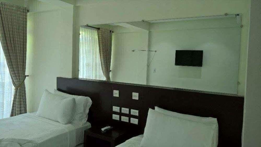 Boracay Midtown Hotel Balabag  Екстериор снимка